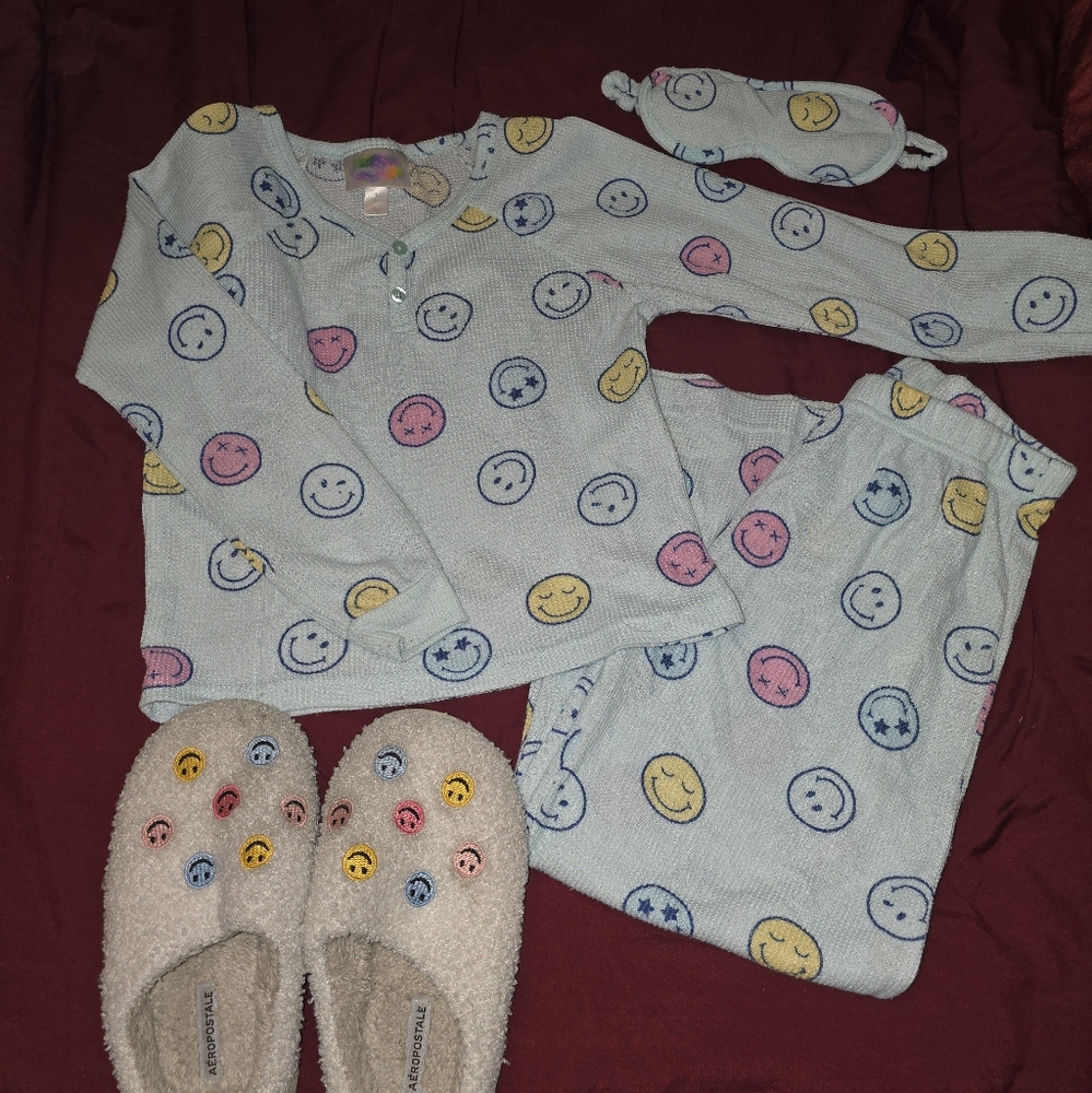 Magic Kids Smiley Pajama Set with Slippers - Multicolor